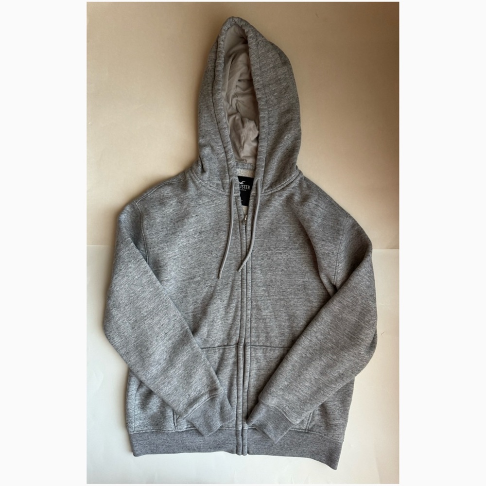 Hollister Men’s Gray Zip-Up Sweatshirt - Size Small (Used)